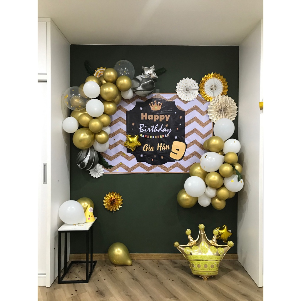 Set bóng trang trí sinh nhật vàng gold Mon Party kèm phông in tên bé và kèm nhiều phụ kiện trang trí