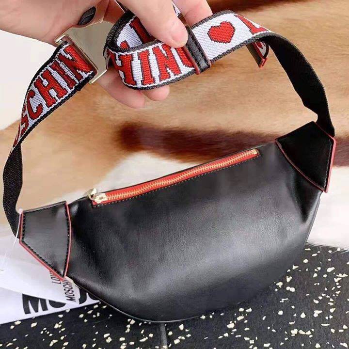 Túi bao tử MOSCHINO LOVE HEART FANNY PACK cho nữ