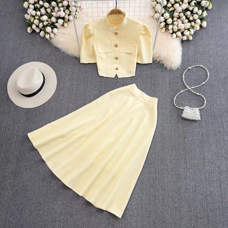Set tiểu thu cổ điển áo croptop cài nút+ chân váy dài