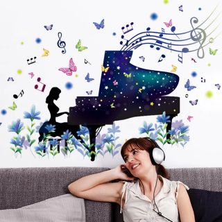 DECAL DÁN TƯỜNG CÔ GÁI ĐÁNH ĐÀN PIANO