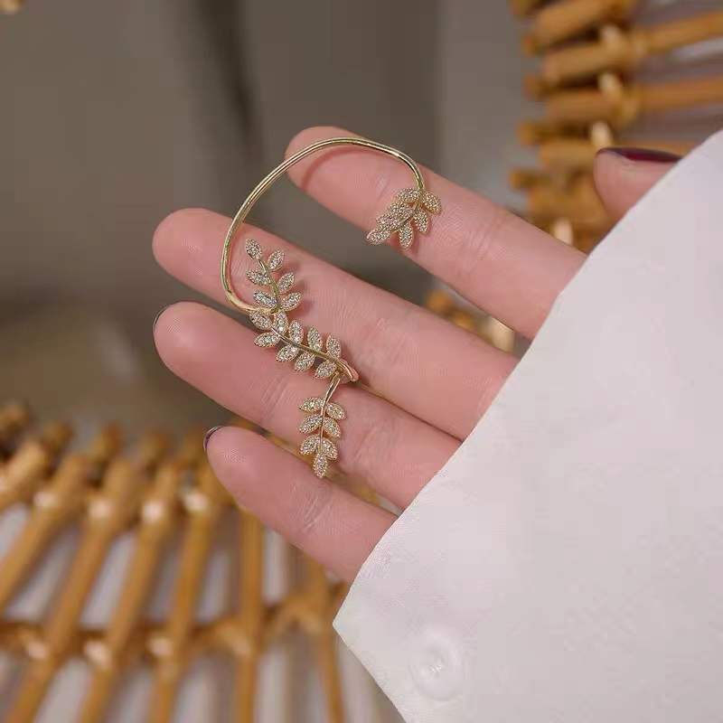 1 chiếc bông tai hình lá đính đá thời trang