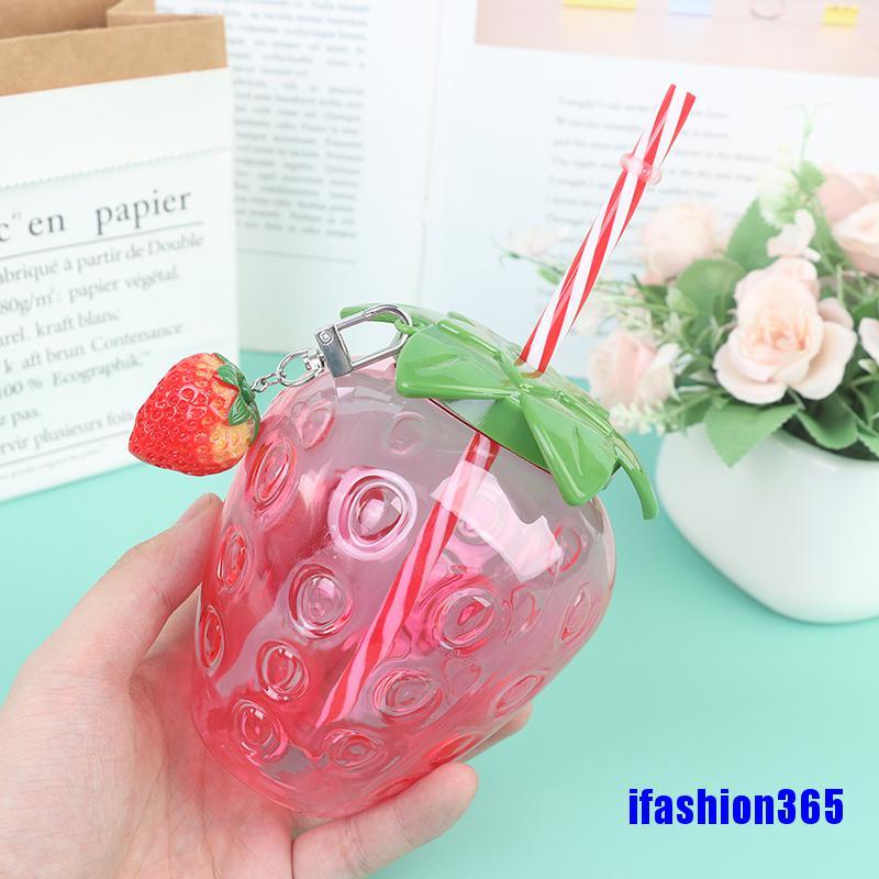 [Hàng mới về] Bình đựng nước bằng nhựa họa tiết dâu tây hoạt hình dễ thương tiện dụng