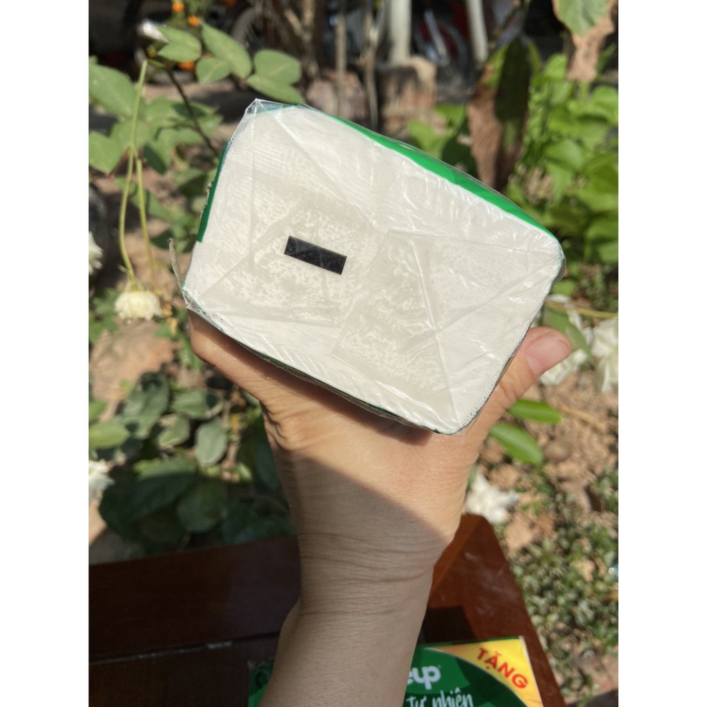 HÀNG KHUYẾN MẠI KHĂN GIẤY CAO CẤP CLOSEUP 100 TỜ KT 11.8X8.5X5.5CM