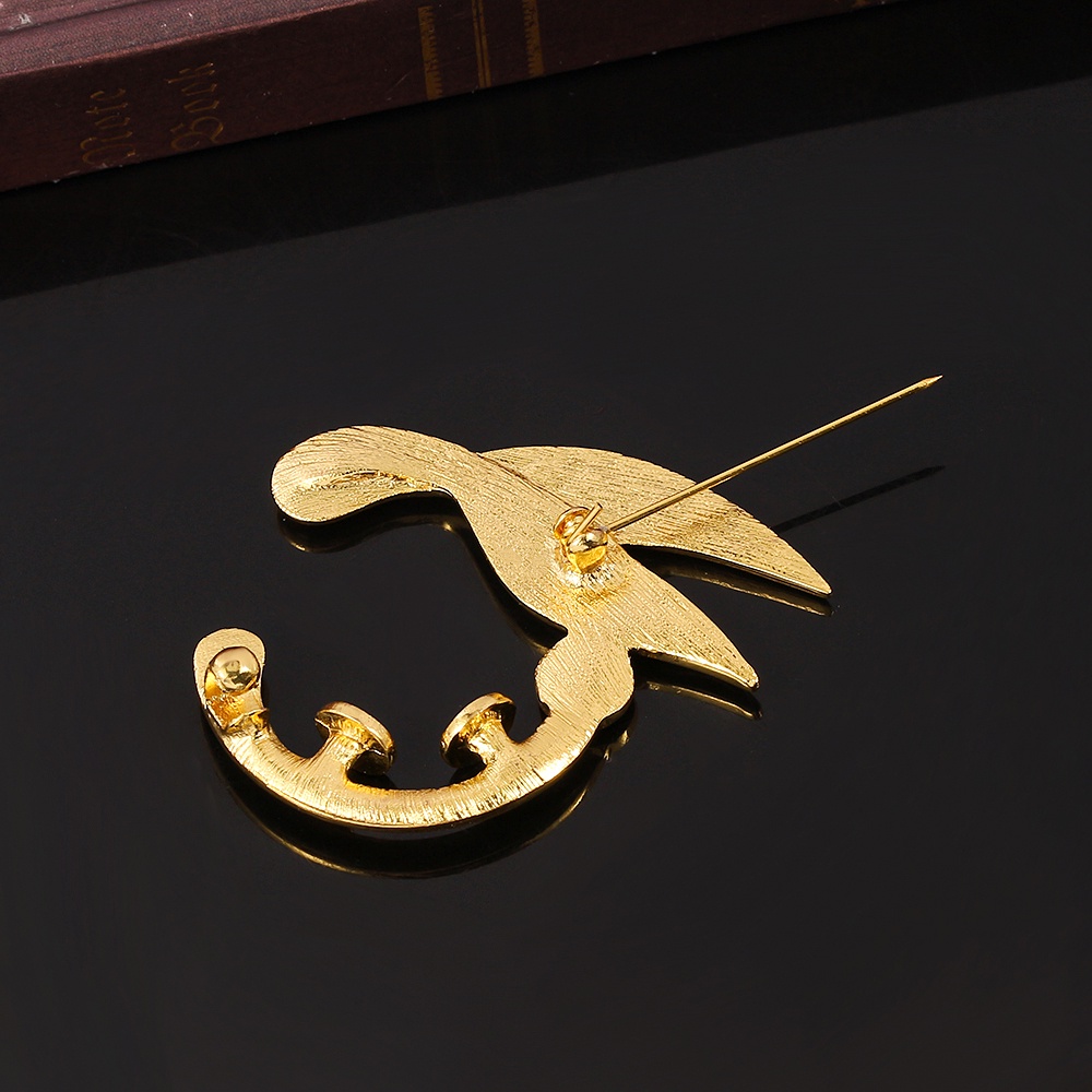 Huy hiệu cài áo hình nhân vật trong phim hoạt hình Violet Evergarden