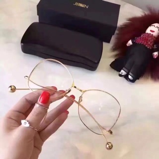 Kính mắt cho bé yêu