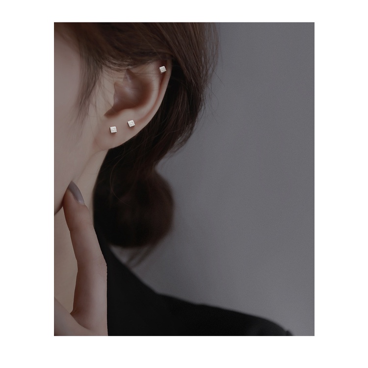 Khuyên Tai Hình Quả Tạ Vuông Mini Dễ Thương Phong Cách Nhật Bản