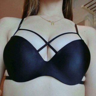 Áo ngực dây chéo