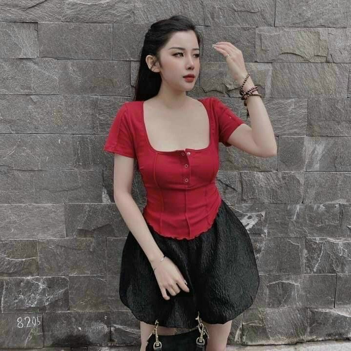 - Áo thun gân cổ vuông nút bấm chíp thân 2 bên tay ngắn kiểu dáng croptop cực sành điệu tôn dáng gợi cảm MC