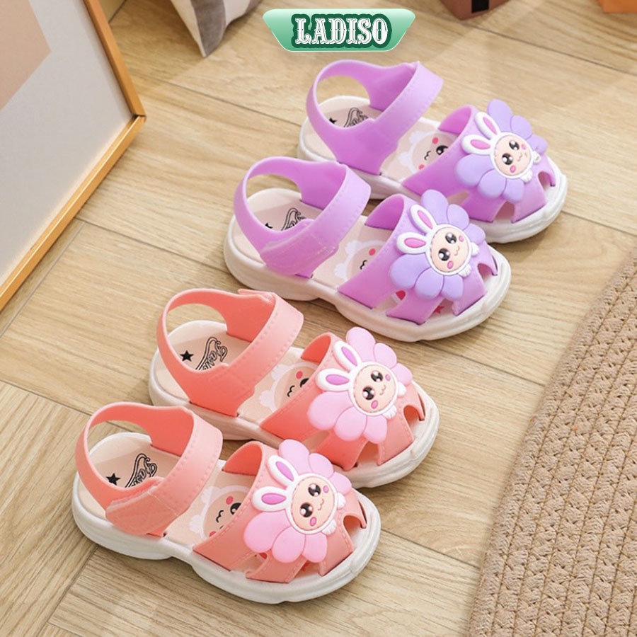 Giày bé gái hình thỏ LADISO cực dễ thương chất liệu mềm mại giúp bé đi rất êm chân và thoải mái TT402