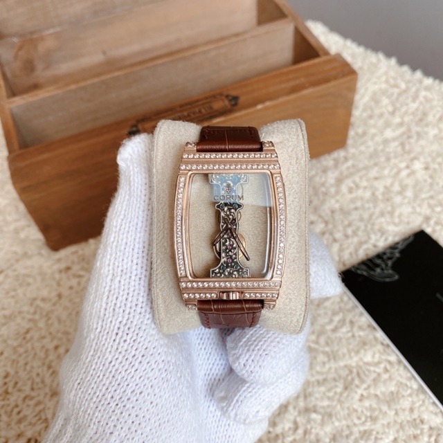 Đồng hồ nam skeleton corum đính đá máy cơ trong suốt