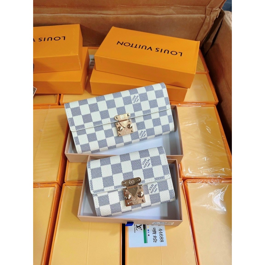 Ví Nữ Cầm Tay Họa Tiết Hoa Nâu Khóa Vuông Hộp Rút VLV01