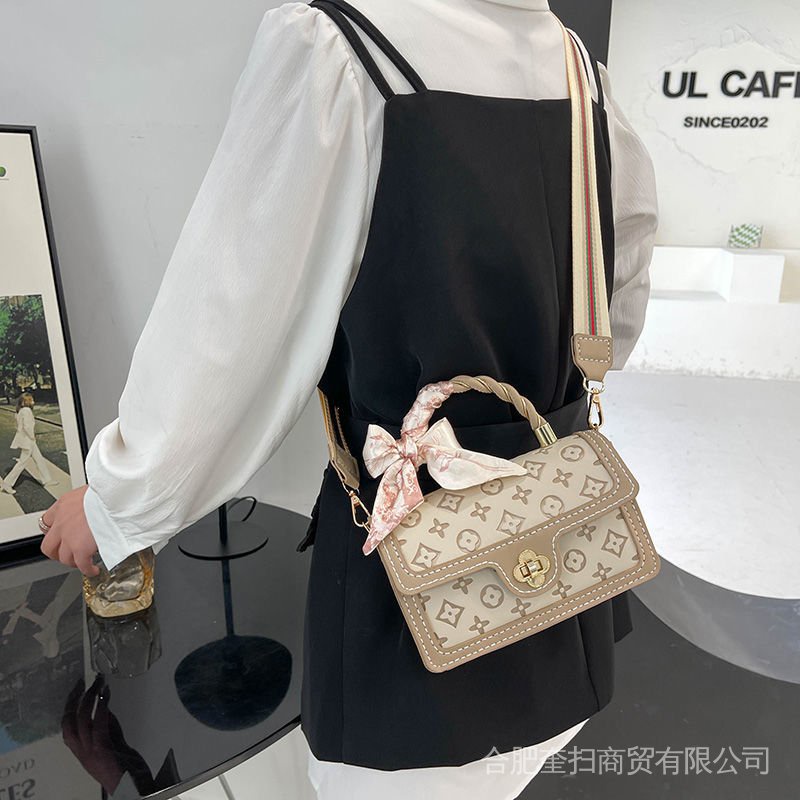 Túi Đeo Chéo Hình Vuông Nhỏ Đan Thủ Công Thời Trang Cho Bạn Gái