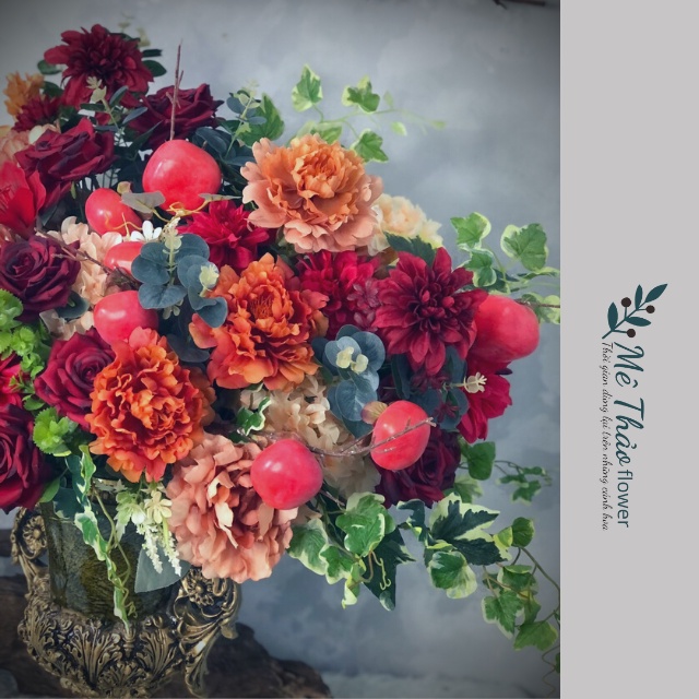 (Ảnh shop chụp) Bình Hoa Giả Tone Đỏ Trang Trí Nhà Cửa, Decor Phòng Khách Chất Liệu Lụa Cao Cấp Mê Thảo Flower