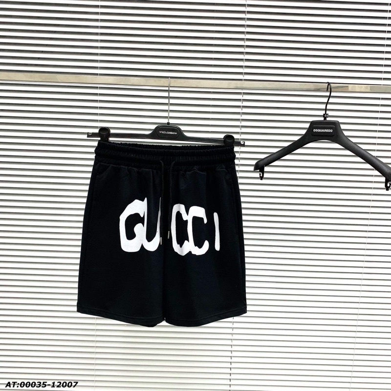 Quần Short nam hoạ tiết in chữ trẻ trung năng động Gucci.