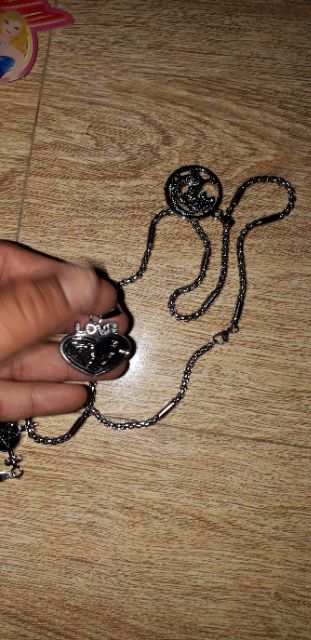 Dây chuyền và mặt bằng thép không gỉ rất đẹp
