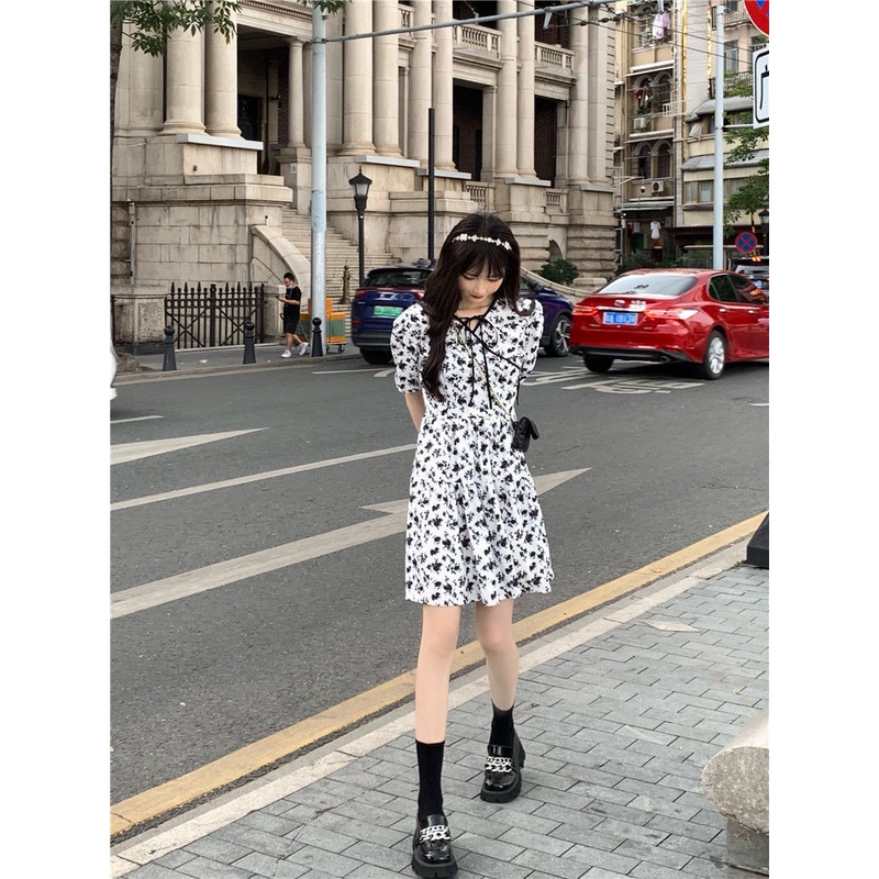 Đầm Chữ A Tay Ngắn Phồng Cổ Chữ V Họa Tiết Hoa Màu Trắng Đen Thời Trang Xuân Hè Phong Cách Hàn Quốc Cho Nữ