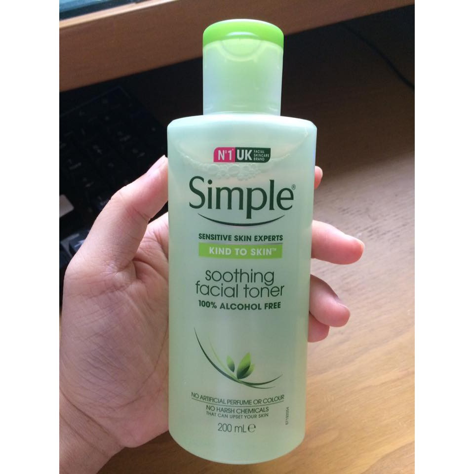 NƯỚC HOA HỒNG SIMPLE KIND TO SKIN SOOTHING FACIAL TONER( Mẫu Mới)