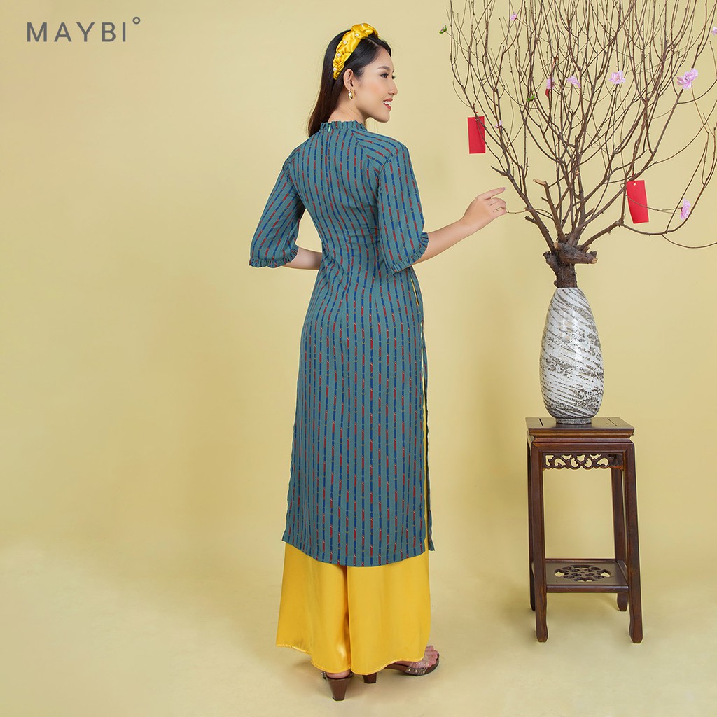Áo dài Maybi hoạ tiết nền xanh lá đậm tay lửng phối bèo