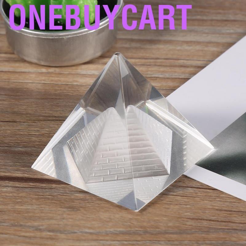 Đồ trang trí thiết kế hình kim tự tháp bằng thủy tinh độc đáo