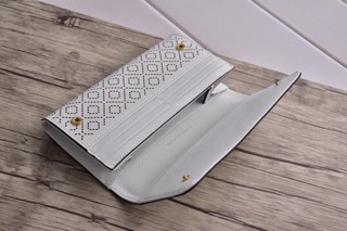 VÍ TORY BURCH ROBINSON LEATHER ENVELOPE NEW WITH TAGS WALLET
