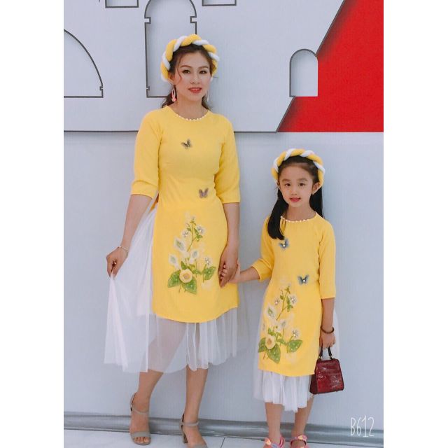Áo dài cách tân mẹ và bé