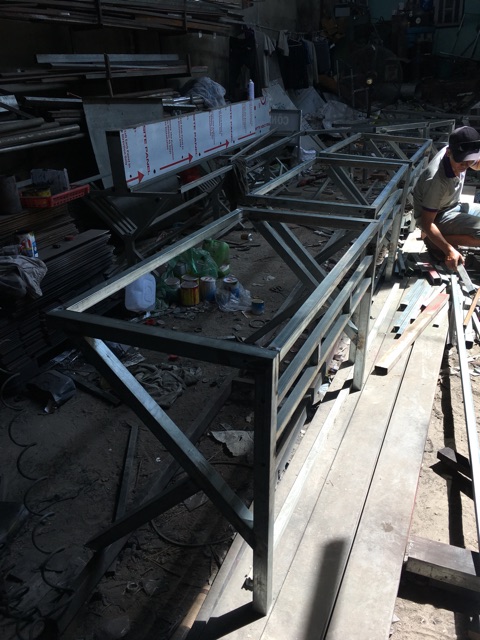 Bàn chân K cá tính Bàn làm việc chân chữ K