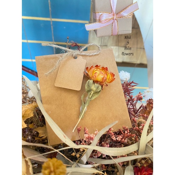 Thiệp hoa khô giấy Kraft Handmade by Nhã Ý Hiên
