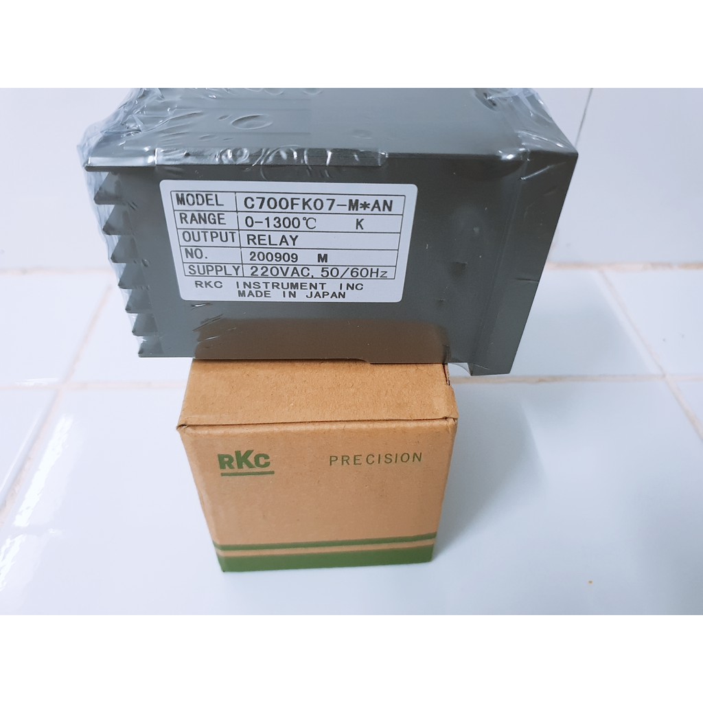 Bộ điều khiển nhiệt độ RKC REX-C700 ngõ ra Relay /SSR 1300 độ C