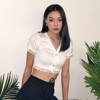 Áo croptop cổ tim cài nút thun len viền ren esha croptop