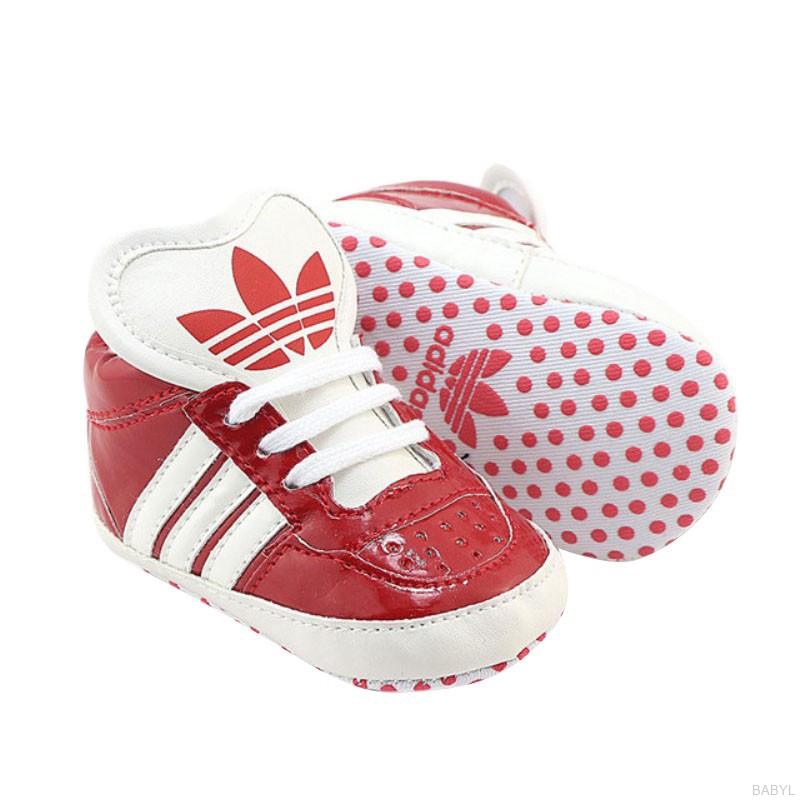 Giày sneaker Adidas năng động cho bé