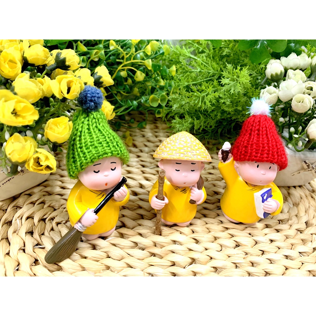 Bộ 4 Tượng Chú Tiểu Áo Vàng đội nón len