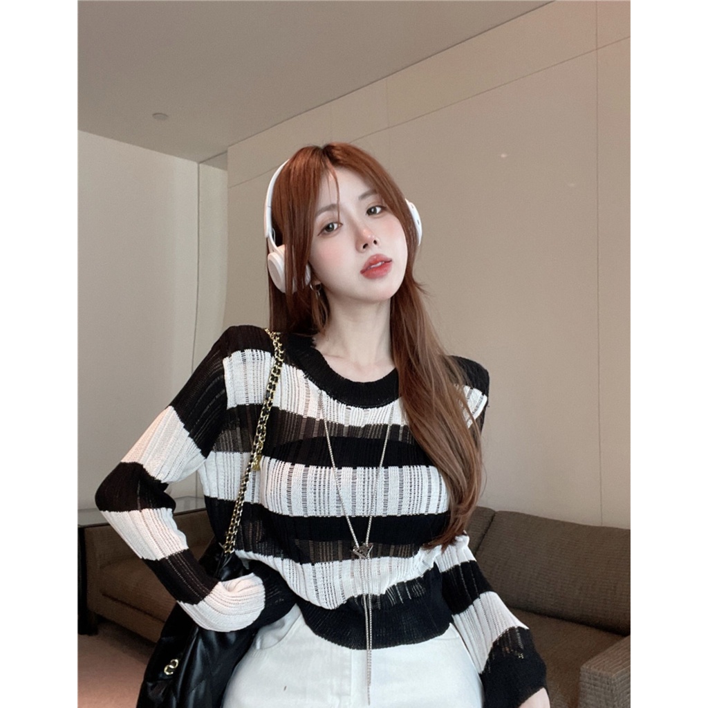 QKOOLE  Áo croptop Dệt Kim Tay Dài Hoạ Tiết Kẻ Sọc Phong Cách Hàn Quốc
