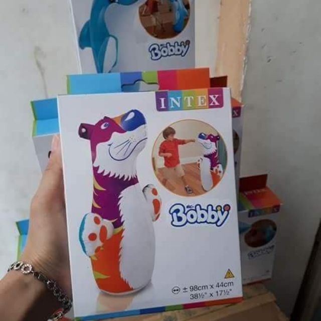 Lật đật bơm hơi quà tặng từ Bobby