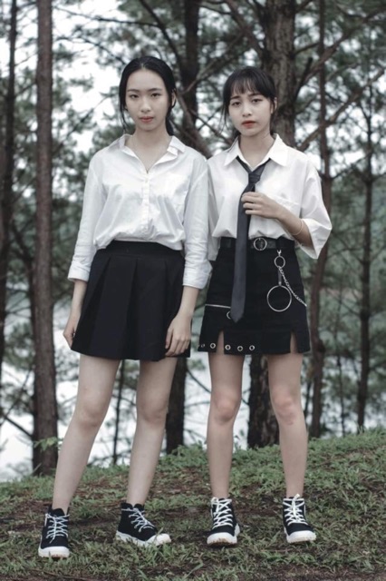 Chân váy khoá ring dây xích. | BigBuy360 - bigbuy360.vn