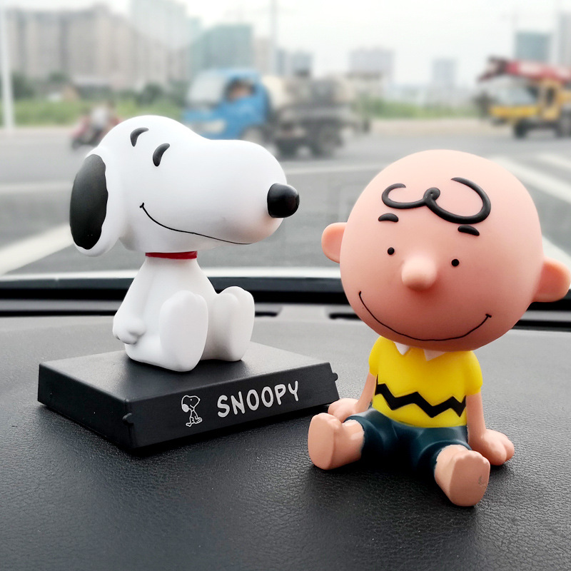 Phụ Kiện Trang Trí Xe Ô Tô Hình Chó Snoopy Lắc Lư Đầu Đáng Yêu