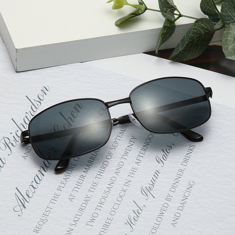 Sunglasses Men's sunglasses new light-sensitive color-changing polarizing sunglasses UV protective driving fishing beach sunglasses
