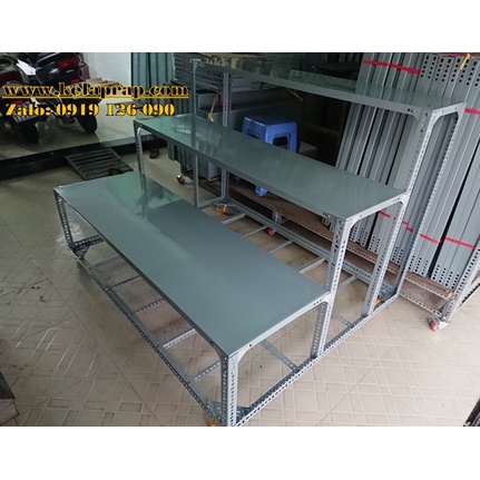 Kệ sắt V lỗ - Mã số: V30.11 . Gồm 3 tầng mâm XÁM. Đầy đủ ốc - ke - đế lót - thép V3x3 dày 1.5ly