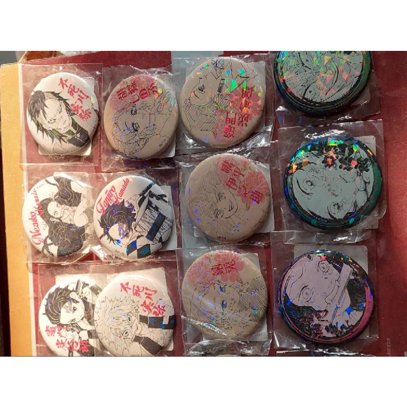 Huy hiệu lấp lánh các nhân vật nhà Jump