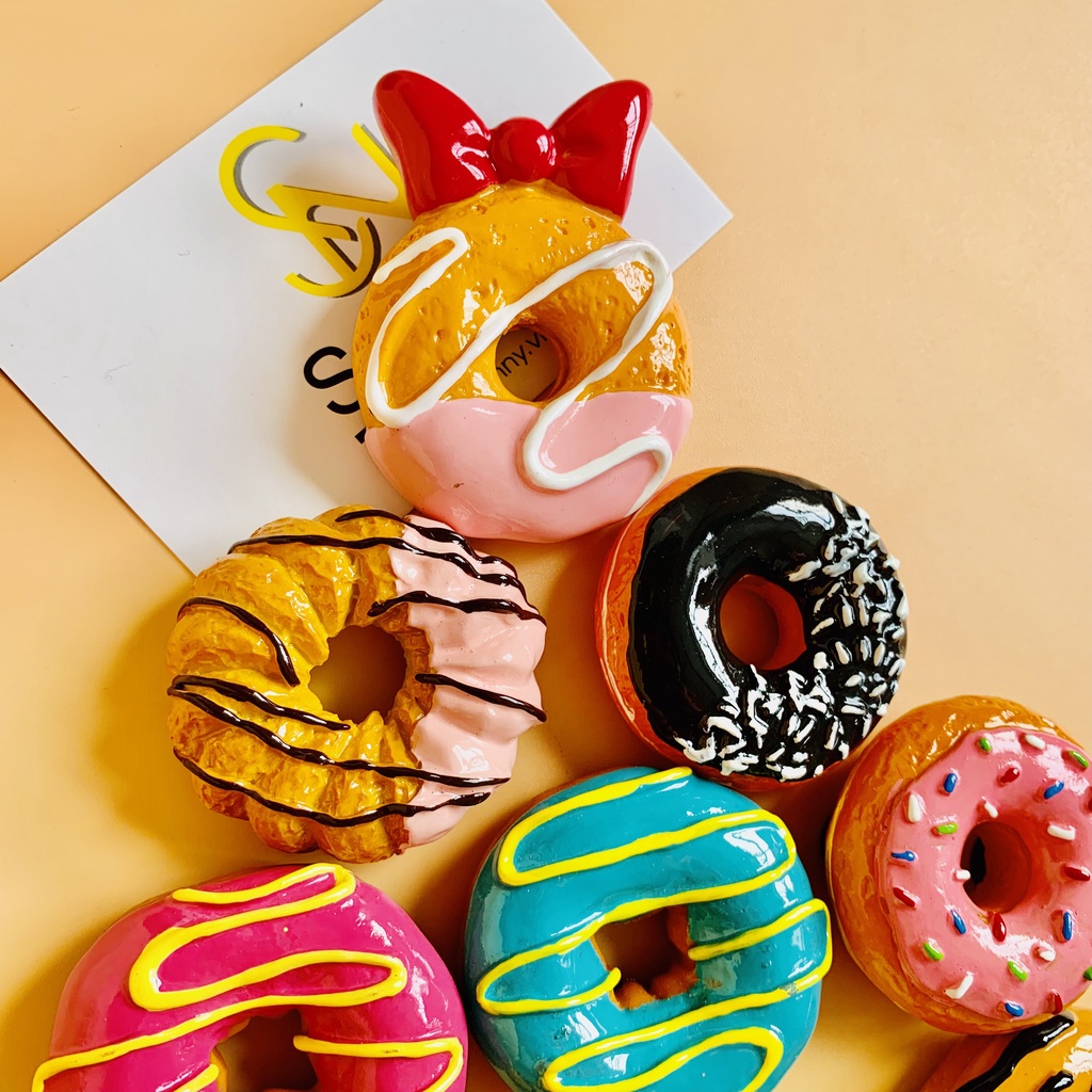 Nam châm hít dán dính trang trí tủ lạnh, tủ sắt, kệ sắt hình ảnh bánh Donut handmade nhiều màu sắc