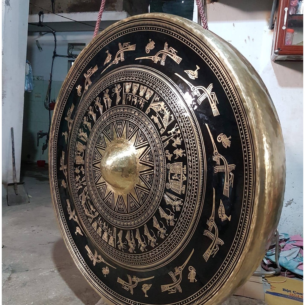 Cồng Chiêng đồng, dụng cụ âm nhạc dân gian ăn mòn hoạ tiết