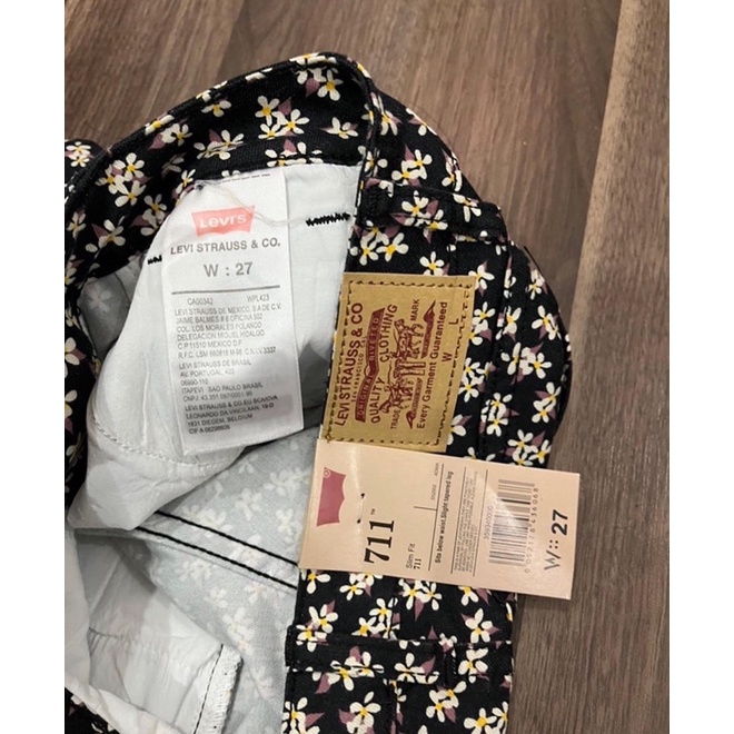 Quần short hoa nhí Le.vis