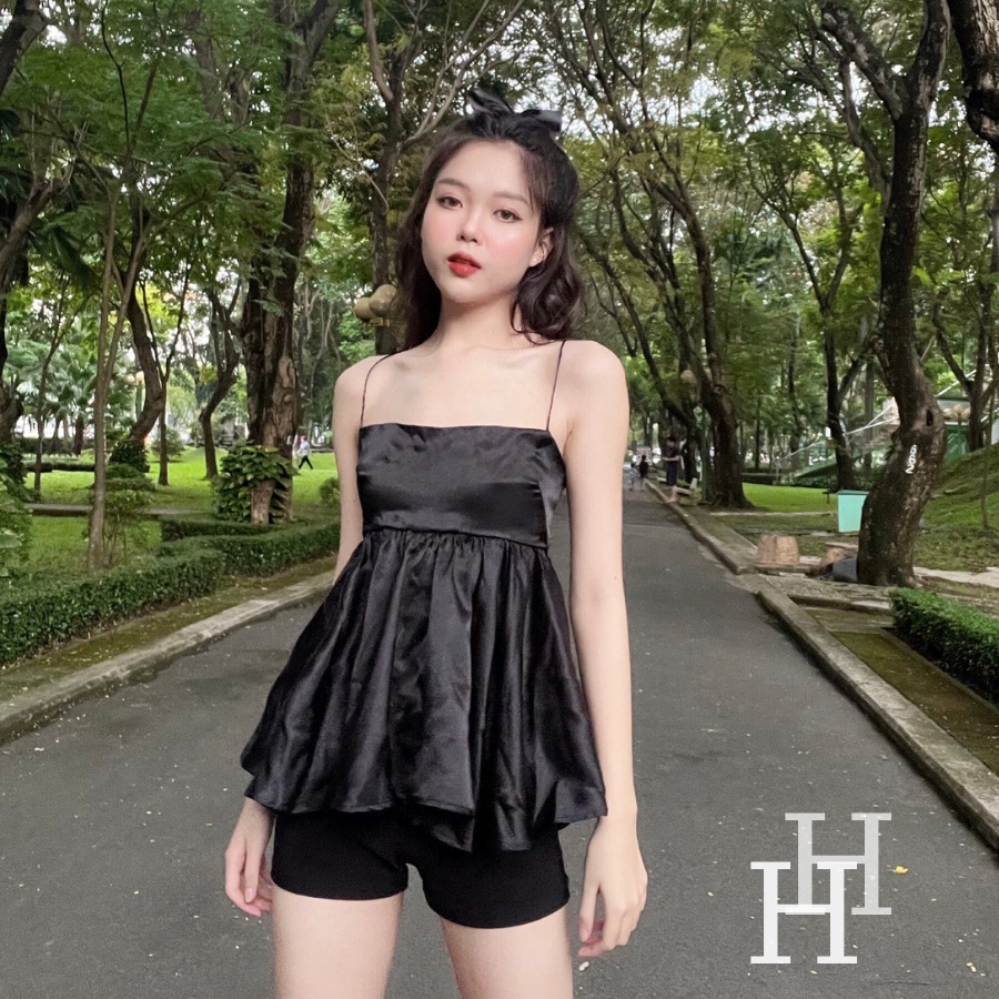 Set lụa 2 dây hở lưng màu đen áo babydoll xoè &amp; quần short ôm co giản HS71 - Hỉn Hỉn Store
