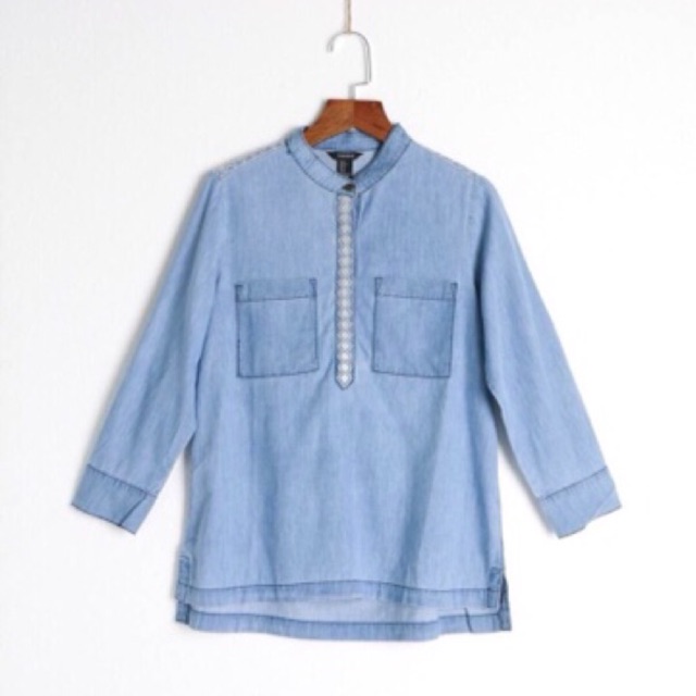 Áo sơmi cổ trụ dáng suông thêu hoạ tiết dư xịn