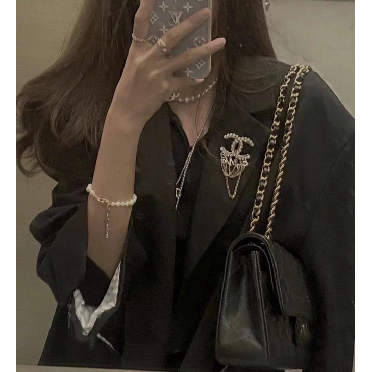 Cài áo hiệu - tag cài áo đá xinh