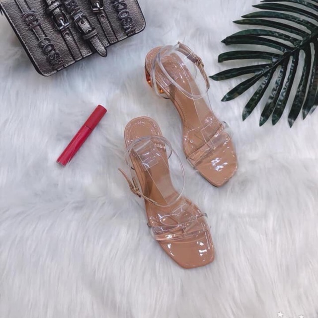 Sandal quai trong