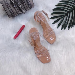 Sandal quai trong