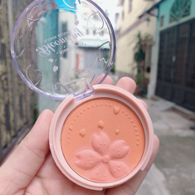 Má Hồng Kiss Beauty Blooming | BigBuy360 - bigbuy360.vn