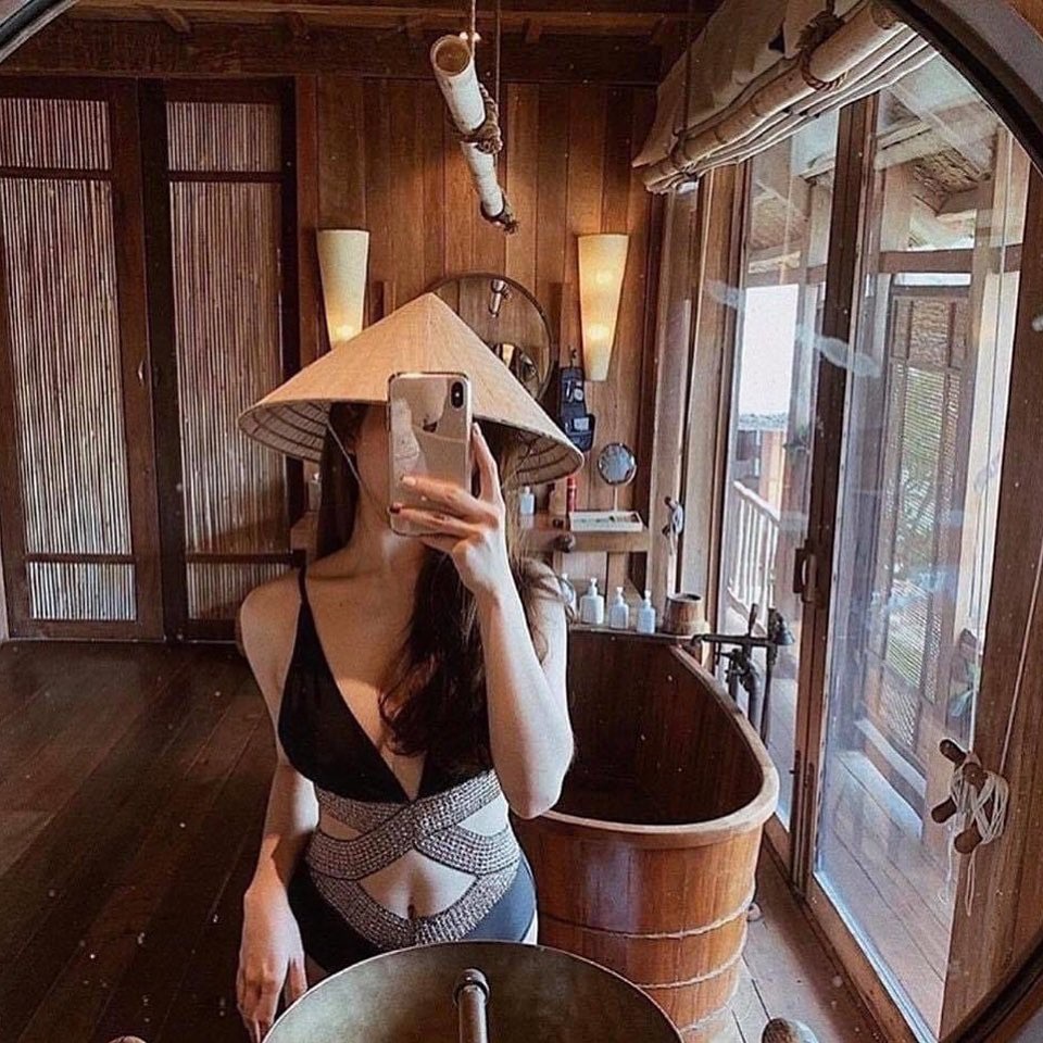 bikini một mảnh dây chéo kim tuyến phần bụng | BigBuy360 - bigbuy360.vn