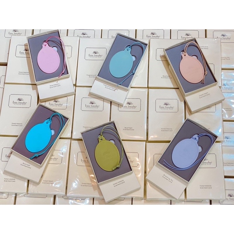 Nước hoa sáp thơm treo tủ quần áo, treo ô tô, treo nhà vệ sinh khử mùi ẩm mốc Scented Card- Card nước hoa Dạng sáp
