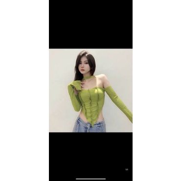 Áo kiểu phong cách kèm choker